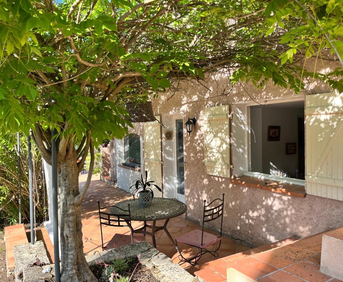 Under the wisteria - exterior photo